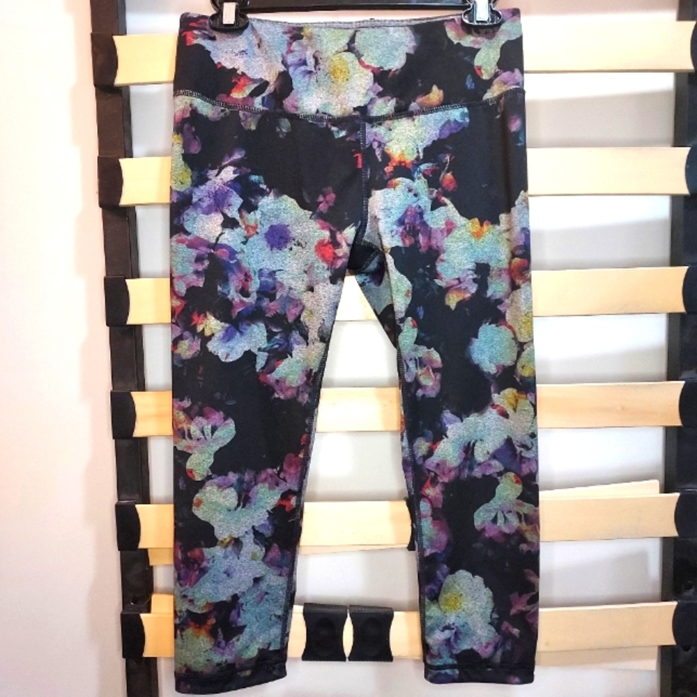 Danskin Floral Cropped Leggings